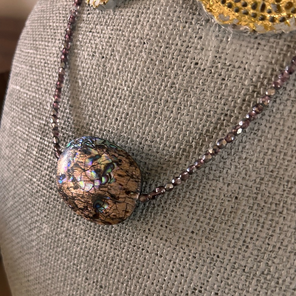 Vintage artisan-made beaded necklace oval abalone pendant - Picture 2 of 6